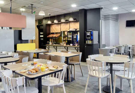 B&B Hotel Paris Saint-Denis Pleyel Отели рядом с достопримечательностью «Groupe AFNOR»