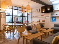 フォー ユー ホステル セビリア セビリアのホテル