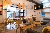 ยู-เซนส์ ฟอร์ ยู โฮสเทล เซบียา