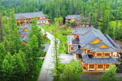 Changbai Mountain Guanyue Folk-Custom Hotel
