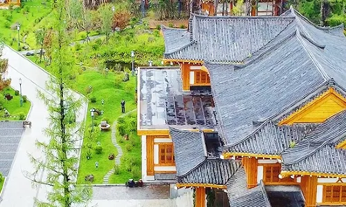 Changbai Mountain Guanyue Folk-Custom Hotel