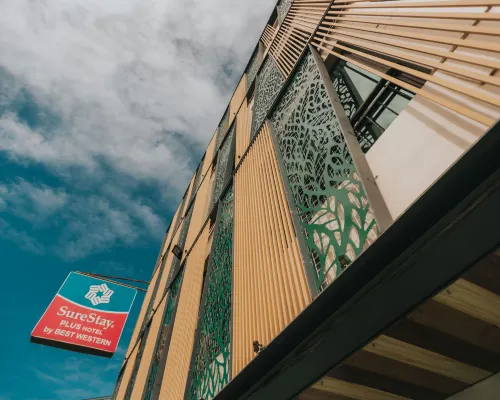 SureStay Plus Hotel by Best Western AC Luxe Angeles City Hotel berhampiran Jalan Fields