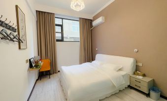 Luoyi Courtyard Homestay