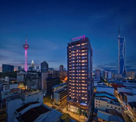 Moxy Kuala Lumpur Chinatown Отели рядом с достопримечательностью «Menara TM»