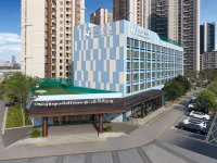 Yiba Golf Hotel (Zhuhai Gongbei Port International Convention and Exhibition Center) 湾仔市場周辺のホテル