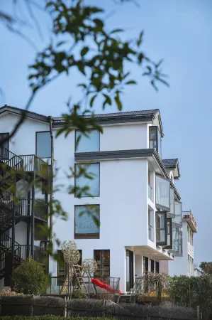 Dongmei Yueju Qiyue Yunsu Hotel Отели рядом с достопримечательностью «Qianzhang Canyon»