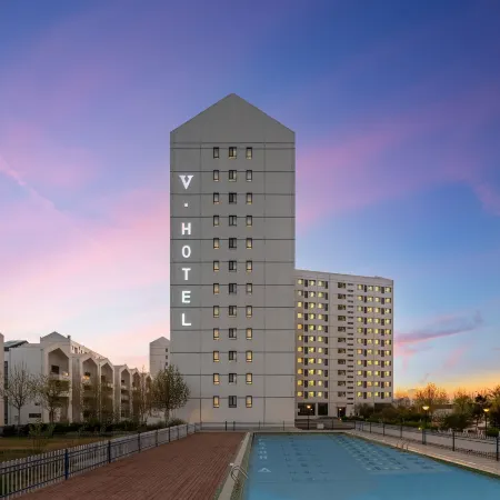 V. Hotel