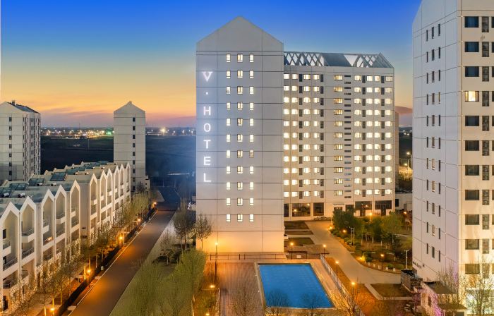 V. Hotel