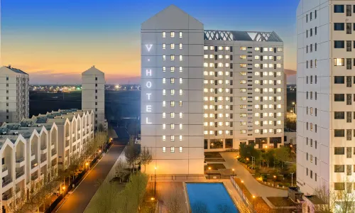 V. Hotel