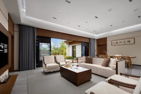 Bazhong Qiuchi Academy Hotel