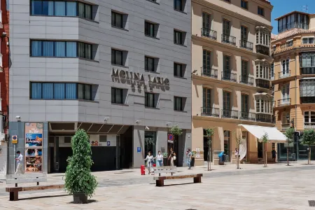 Molina Lario Отели рядом со станцией Вокзал Марии Самбрано