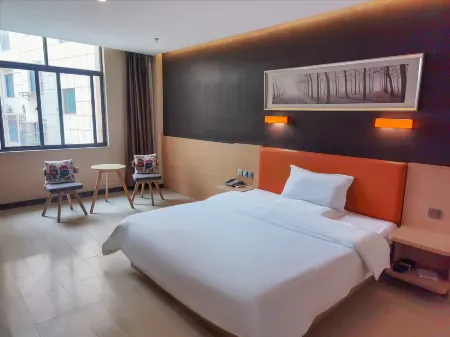 7 Days Premium (Baoying Times Square Maternity and Children's Hospital Store) Отели рядом с достопримечательностью «Ningguo Temple»