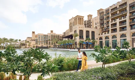 Jumeirah Mina Al Salam Dubai Отели рядом с достопримечательностью «The View Palm Jumeirah»
