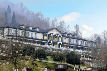 Pengzhou Luye Castle Hotel Отели рядом с достопримечательностью «Gexian Mountain»