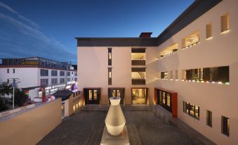 Z Supreme Hotel (Feilai Temple Observation Deck)