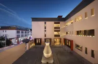 Z Supreme Hotel (Feilai Temple Scenic Area No. 3 Viewing Platform)