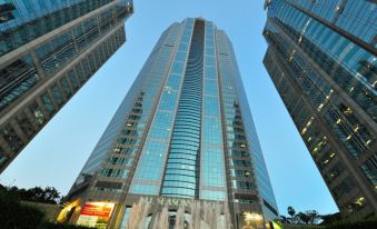 The Quarter Ploenchit by UHG