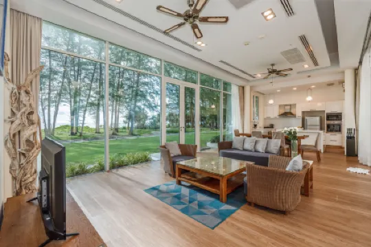 Andaman Pool Villas, Maikhao Phuket Отели рядом с достопримечательностью «Май Кхао»