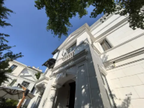 Dian Lake Floral Whisper Meiling Palace Holiday Villa โรงแรมใกล้สวนสาธารณะพื้นที่ชุ่มน้ําตะวันตกเหลียงถัง