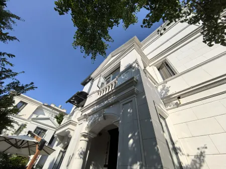 Dian Lake Floral Whisper Meiling Palace Holiday Villa Отели рядом с достопримечательностью «Kunming Railway Vocational and Technical College (Yangfu Campus)»