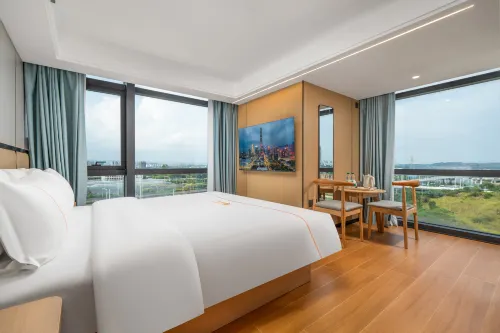 Fengjing Holiday Hotel (Nanning East Station South Square)