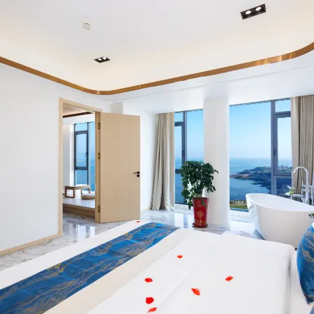 Rongcheng Fengqi Coast Holiday Hotel (Shendiao Wild Animal Nature Reserve)