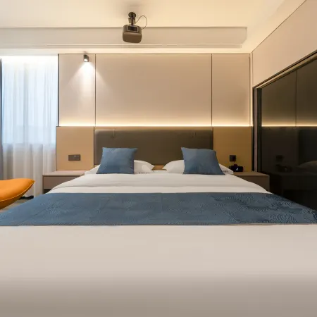 Deqing Yingzi Business Hotel