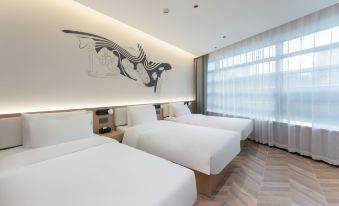 Wangyu E-Sports Hotel (Shanghai Dapuqiao Luban Road Subway Station)