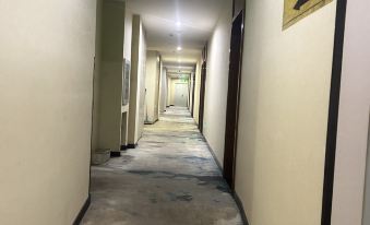 Rujia Huayi Select Hotel (Wuhan Huazhong Keji Daxue Jiayuan Road Subway Station)