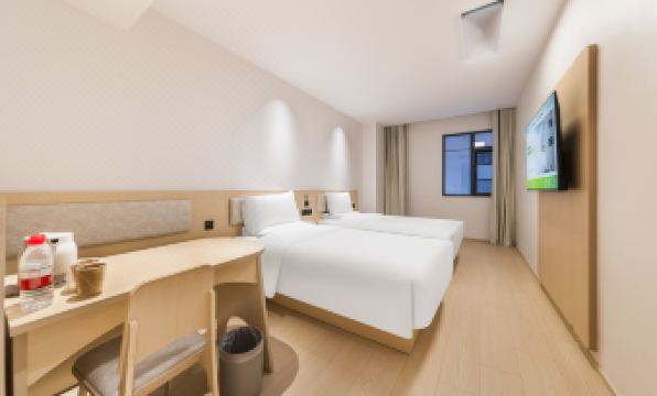 Hi Inn (Zhengzhou East Railway Station East Square)