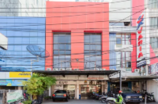 RedDoorz @ Sparkling Hotel near Stasiun Gubeng Surabaya