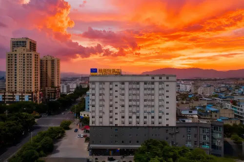 Yester Hotel (Yuxi Taobao Street Wanda Plaza) - 3-Star