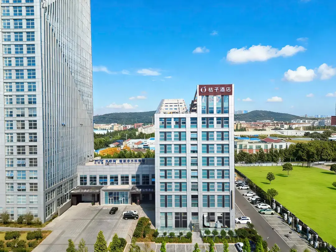 Orange Hotel ) - Qingdao