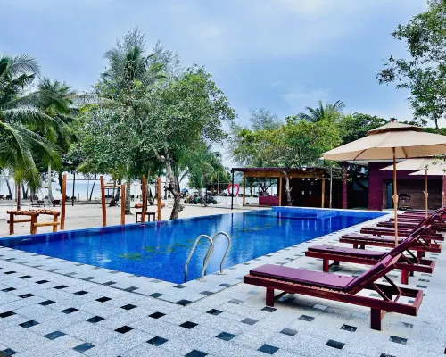 Royal C Beach Resort Hotels near Long Set Beach