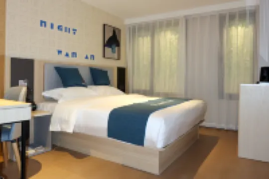 Home Inn UP Huayi Zhitui Hotel (Ankang Hongqiqiu Plaza Store
