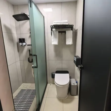Ruiqi Business Hotel