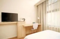 Huating Hotel (Guangyuan Aoyuan Sports Center Wanda Plaza Branch)
