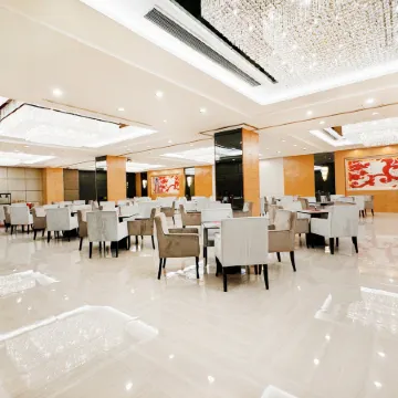 Dorsett Wuhan (walking street)