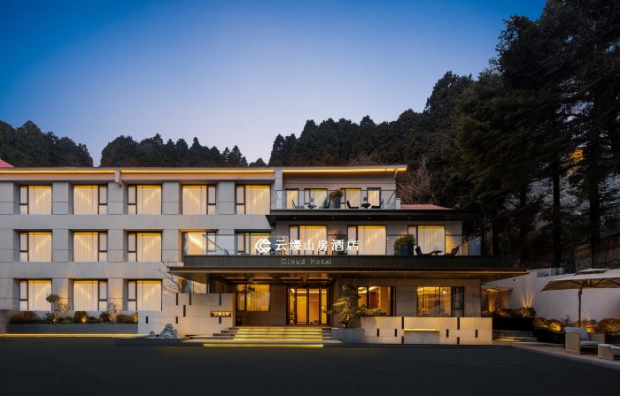 Cloud Hotel