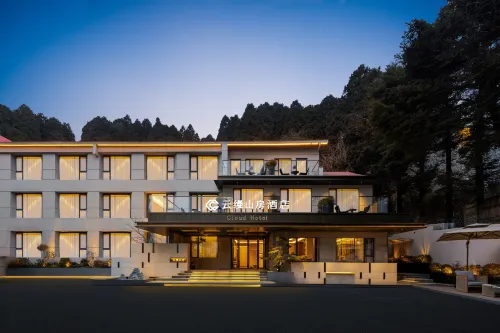 Cloud Hotel