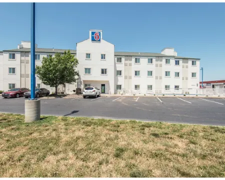 Motel 6 Junction City, KS Hotels in Junction City