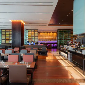 Holiday Inn BANGKOK SILOM by IHG Отели рядом с достопримечательностью «Саторн»
