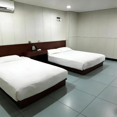 Orange Hotel Shanghai Hotels near Songbin Road Station