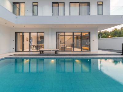 TML Jomtien Modern Villa 5 Bedroom 7 Bathroom Private KTV Room and Swimming Pool