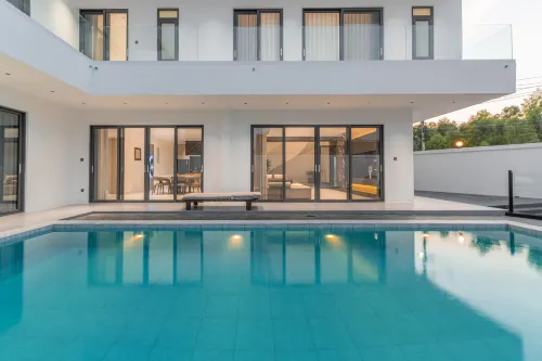 TML Jomtien Modern Villa 5 Bedroom 7 Bathroom Private KTV Room and Swimming Pool