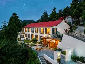 Floral Hotel・Cloud Hidden | View Sleep・Oxygen Mountain Lodge (Lushan Guling Central Park Branch)