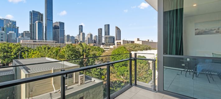 Lovely 2 Beds Apt with City View at South Brisbane Hotels in South Brisbane