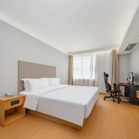 Jingyue E-sports Homestay (People's Park)