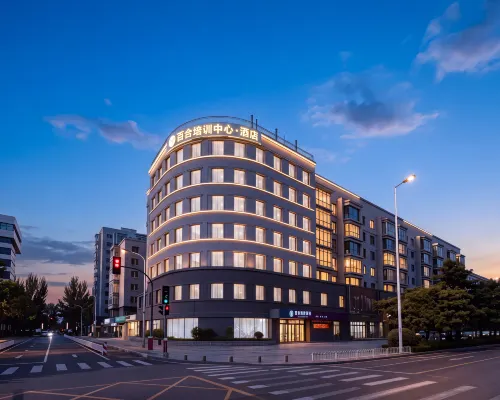 Baihe Training Center Hotel Các khách sạn gần Công viên Bắc Lăng