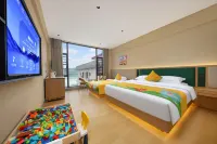 Under the Olive Tree · Infinity Pool Holiday Homestay - 3-Star